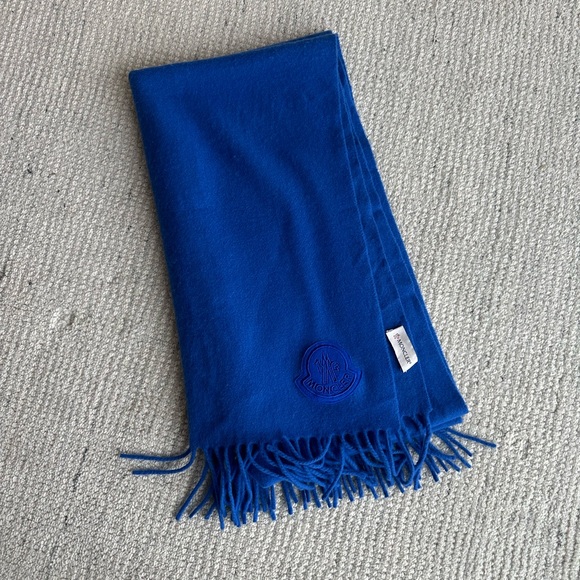 NEW MONCLER Wool & Cashmere Scarf - Picture 5 of 5